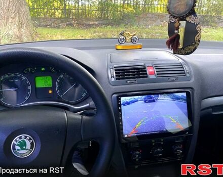 Чорний Шкода Октавія, об'ємом двигуна 2 л та пробігом 230 тис. км за 5600 $, фото 5 на Automoto.ua