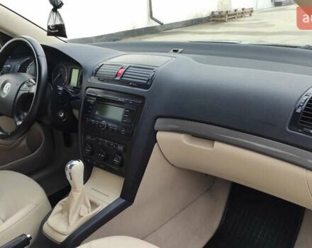 Черный Шкода Октавия, объемом двигателя 1.6 л и пробегом 218 тыс. км за 6999 $, фото 45 на Automoto.ua