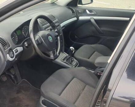 Черный Шкода Октавия, объемом двигателя 1.8 л и пробегом 226 тыс. км за 4500 $, фото 4 на Automoto.ua