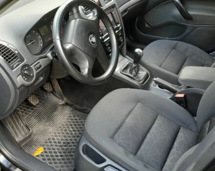 Черный Шкода Октавия, объемом двигателя 2 л и пробегом 269 тыс. км за 5000 $, фото 4 на Automoto.ua