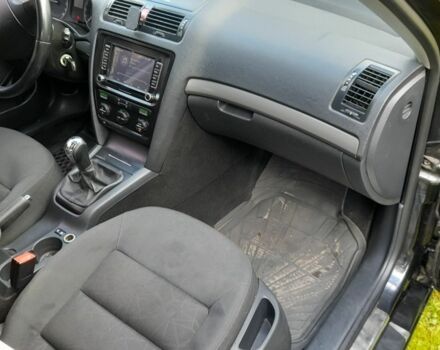 Черный Шкода Октавия, объемом двигателя 2 л и пробегом 269 тыс. км за 5000 $, фото 2 на Automoto.ua