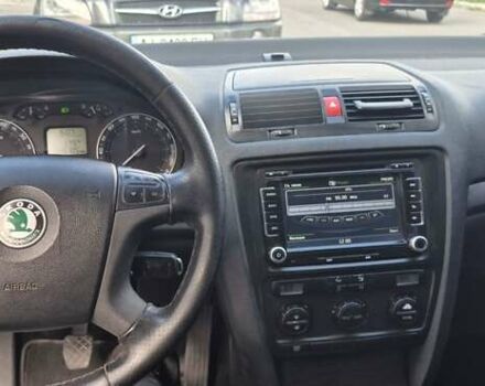 Чорний Шкода Октавія, об'ємом двигуна 2 л та пробігом 345 тис. км за 5800 $, фото 3 на Automoto.ua