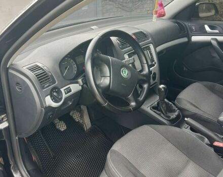 Черный Шкода Октавия, объемом двигателя 1.6 л и пробегом 290 тыс. км за 6350 $, фото 1 на Automoto.ua