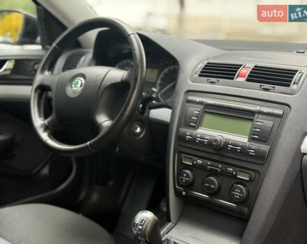 Чорний Шкода Октавія, об'ємом двигуна 1.6 л та пробігом 157 тис. км за 8599 $, фото 35 на Automoto.ua