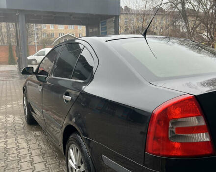 Черный Шкода Октавия, объемом двигателя 1.6 л и пробегом 301 тыс. км за 5600 $, фото 4 на Automoto.ua