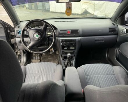 Черный Шкода Октавия, объемом двигателя 1.8 л и пробегом 355 тыс. км за 4700 $, фото 5 на Automoto.ua