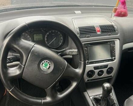 Черный Шкода Октавия, объемом двигателя 1.6 л и пробегом 290 тыс. км за 6350 $, фото 3 на Automoto.ua