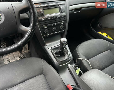 Черный Шкода Октавия, объемом двигателя 2 л и пробегом 263 тыс. км за 5700 $, фото 14 на Automoto.ua