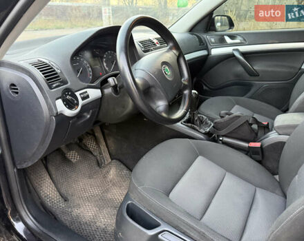 Черный Шкода Октавия, объемом двигателя 1.6 л и пробегом 297 тыс. км за 5500 $, фото 17 на Automoto.ua