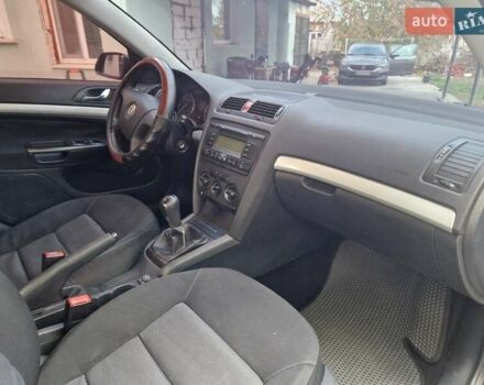 Черный Шкода Октавия, объемом двигателя 1.6 л и пробегом 213 тыс. км за 5800 $, фото 4 на Automoto.ua