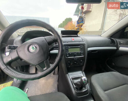 Черный Шкода Октавия, объемом двигателя 1.8 л и пробегом 346 тыс. км за 4600 $, фото 5 на Automoto.ua