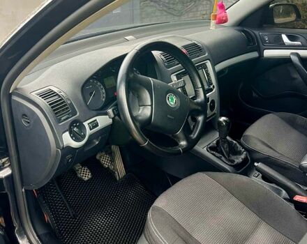 Черный Шкода Октавия, объемом двигателя 1.6 л и пробегом 290 тыс. км за 6350 $, фото 1 на Automoto.ua