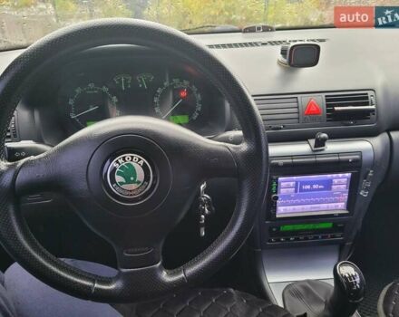 Черный Шкода Октавия, объемом двигателя 1.8 л и пробегом 292 тыс. км за 5800 $, фото 1 на Automoto.ua