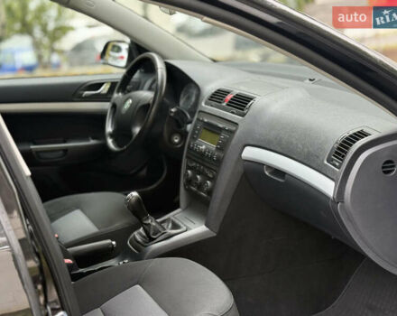 Чорний Шкода Октавія, об'ємом двигуна 1.6 л та пробігом 157 тис. км за 8599 $, фото 32 на Automoto.ua