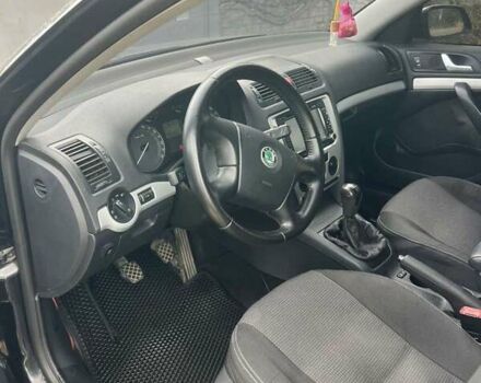 Черный Шкода Октавия, объемом двигателя 1.6 л и пробегом 290 тыс. км за 6350 $, фото 4 на Automoto.ua