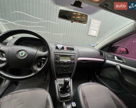 Черный Шкода Октавия, объемом двигателя 1.6 л и пробегом 301 тыс. км за 5600 $, фото 14 на Automoto.ua