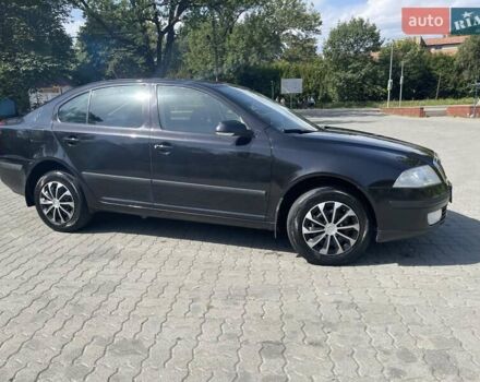 Черный Шкода Октавия, объемом двигателя 1.6 л и пробегом 204 тыс. км за 5800 $, фото 1 на Automoto.ua