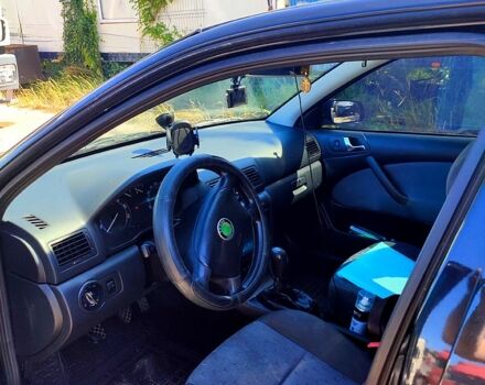 Черный Шкода Октавия, объемом двигателя 1.6 л и пробегом 225 тыс. км за 5900 $, фото 2 на Automoto.ua