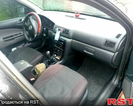 Черный Шкода Октавия, объемом двигателя 1.6 л и пробегом 202 тыс. км за 6200 $, фото 3 на Automoto.ua