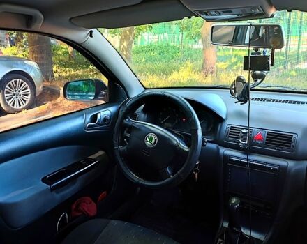 Черный Шкода Октавия, объемом двигателя 1.6 л и пробегом 225 тыс. км за 5900 $, фото 4 на Automoto.ua