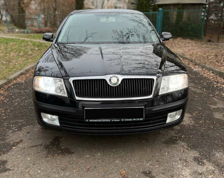 Черный Шкода Октавия, объемом двигателя 1.6 л и пробегом 211 тыс. км за 6800 $, фото 2 на Automoto.ua