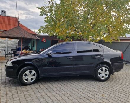Черный Шкода Октавия, объемом двигателя 1.6 л и пробегом 213 тыс. км за 5800 $, фото 1 на Automoto.ua