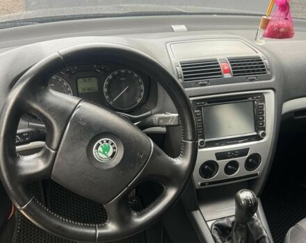 Черный Шкода Октавия, объемом двигателя 1.6 л и пробегом 290 тыс. км за 6350 $, фото 3 на Automoto.ua