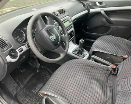 Черный Шкода Октавия, объемом двигателя 1.6 л и пробегом 367 тыс. км за 5200 $, фото 9 на Automoto.ua