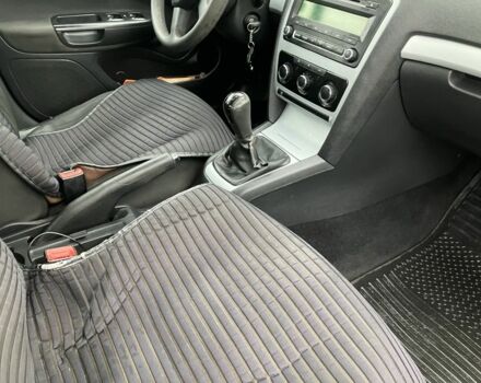 Черный Шкода Октавия, объемом двигателя 1.6 л и пробегом 367 тыс. км за 5200 $, фото 16 на Automoto.ua