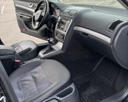 Черный Шкода Октавия, объемом двигателя 1.8 л и пробегом 211 тыс. км за 9000 $, фото 6 на Automoto.ua