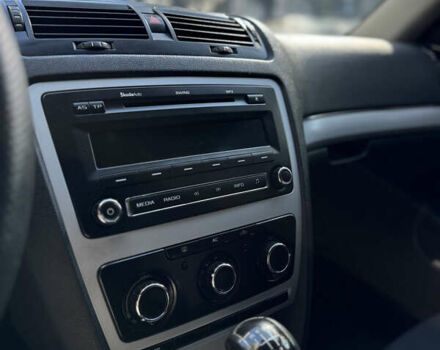 Черный Шкода Октавия, объемом двигателя 1.8 л и пробегом 295 тыс. км за 6500 $, фото 10 на Automoto.ua