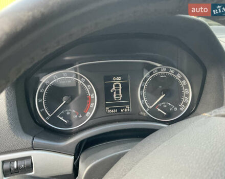 Черный Шкода Октавия, объемом двигателя 1.98 л и пробегом 195 тыс. км за 10800 $, фото 5 на Automoto.ua