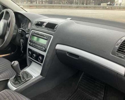 Черный Шкода Октавия, объемом двигателя 1.6 л и пробегом 367 тыс. км за 5200 $, фото 15 на Automoto.ua