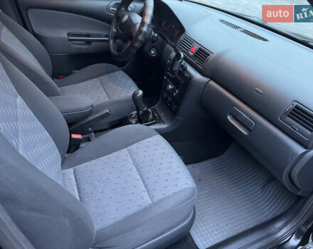 Черный Шкода Октавия, объемом двигателя 1.6 л и пробегом 225 тыс. км за 5650 $, фото 11 на Automoto.ua