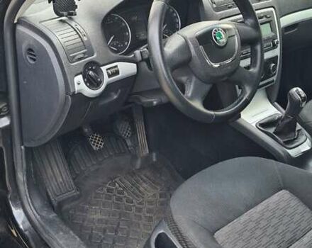 Черный Шкода Октавия, объемом двигателя 1.8 л и пробегом 228 тыс. км за 7000 $, фото 4 на Automoto.ua