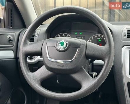 Черный Шкода Октавия, объемом двигателя 1.8 л и пробегом 206 тыс. км за 7490 $, фото 13 на Automoto.ua