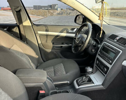 Черный Шкода Октавия, объемом двигателя 1.6 л и пробегом 226 тыс. км за 7900 $, фото 6 на Automoto.ua