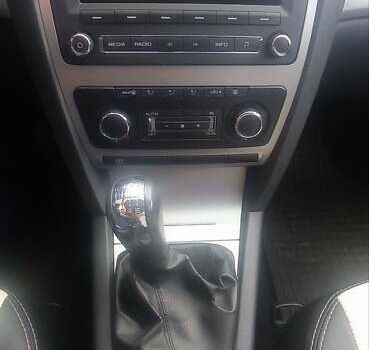 Черный Шкода Октавия, объемом двигателя 1.8 л и пробегом 140 тыс. км за 9200 $, фото 13 на Automoto.ua