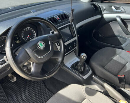 Черный Шкода Октавия, объемом двигателя 1.97 л и пробегом 287 тыс. км за 8000 $, фото 6 на Automoto.ua