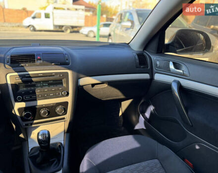 Черный Шкода Октавия, объемом двигателя 1.6 л и пробегом 230 тыс. км за 6999 $, фото 11 на Automoto.ua