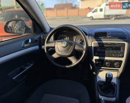 Черный Шкода Октавия, объемом двигателя 1.6 л и пробегом 230 тыс. км за 6999 $, фото 10 на Automoto.ua