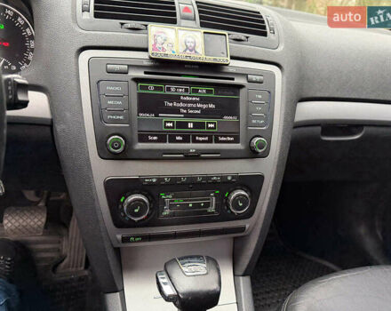 Чорний Шкода Октавія, об'ємом двигуна 2 л та пробігом 210 тис. км за 10490 $, фото 13 на Automoto.ua