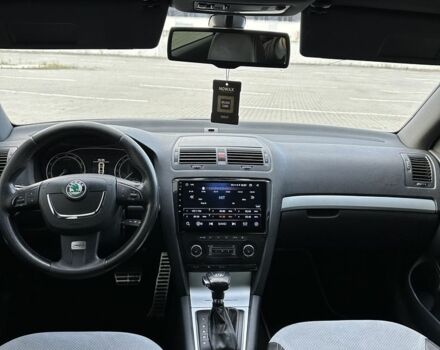 Чорний Шкода Октавія, об'ємом двигуна 2 л та пробігом 219 тис. км за 11000 $, фото 6 на Automoto.ua