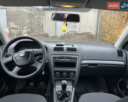 Черный Шкода Октавия, объемом двигателя 1.6 л и пробегом 216 тыс. км за 7300 $, фото 26 на Automoto.ua