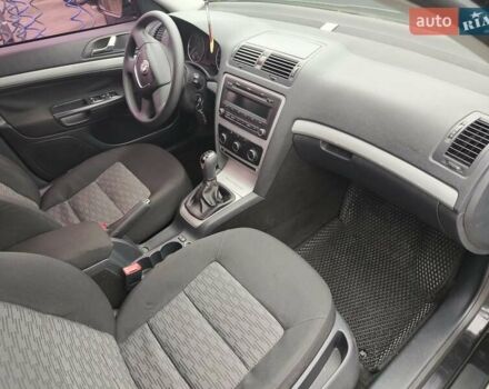 Чорний Шкода Октавія, об'ємом двигуна 1.6 л та пробігом 172 тис. км за 8300 $, фото 11 на Automoto.ua