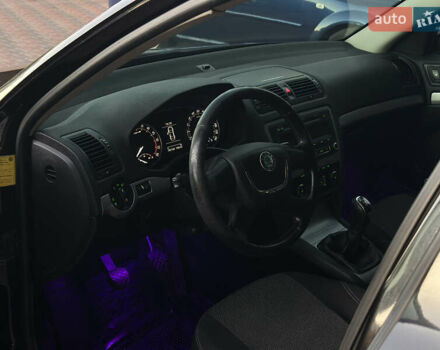 Черный Шкода Октавия, объемом двигателя 1.6 л и пробегом 310 тыс. км за 7500 $, фото 17 на Automoto.ua