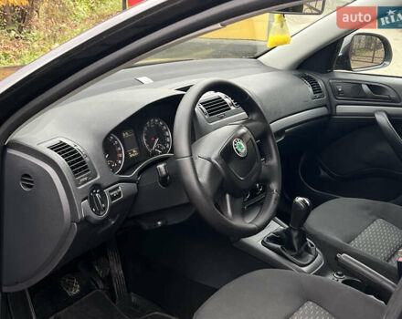 Черный Шкода Октавия, объемом двигателя 1.6 л и пробегом 216 тыс. км за 7300 $, фото 24 на Automoto.ua