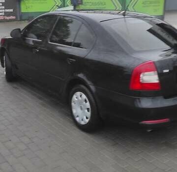 Шкода Октавия 2011 в Ужгороде на Automoto.ua Черный Шкода Октавия, объемом двигателя 1.6 л и пробегом 270 тыс. км за 7200 $, фото 13 на Automoto.ua