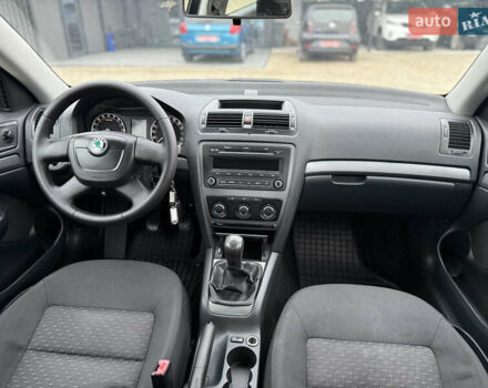 Черный Шкода Октавия, объемом двигателя 1.6 л и пробегом 242 тыс. км за 7250 $, фото 13 на Automoto.ua