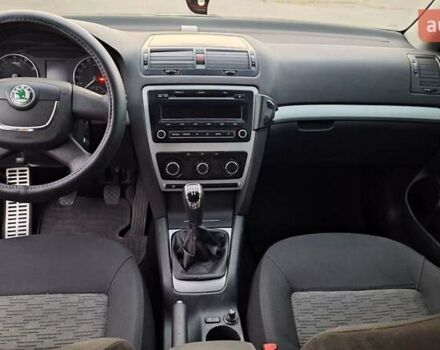 Черный Шкода Октавия, объемом двигателя 1.6 л и пробегом 256 тыс. км за 6500 $, фото 13 на Automoto.ua